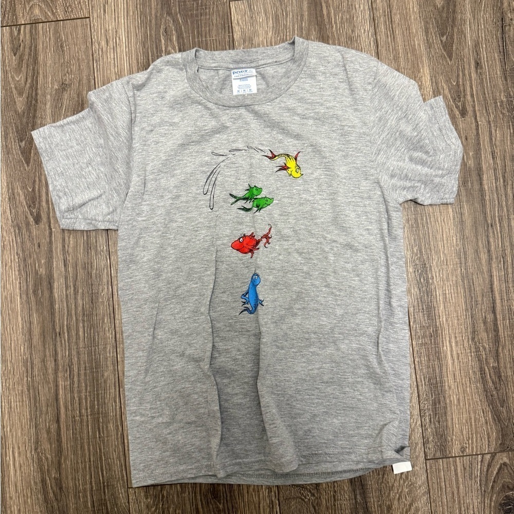 Dr Seuss One Fish Two Fish Gray Boys T Shirt Size M